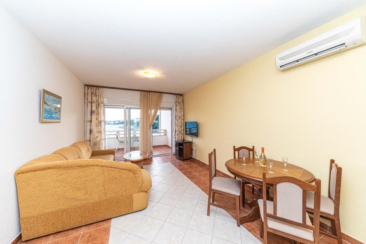 Sea View Apartments Sirena Округ-Горній Екстер'єр фото
