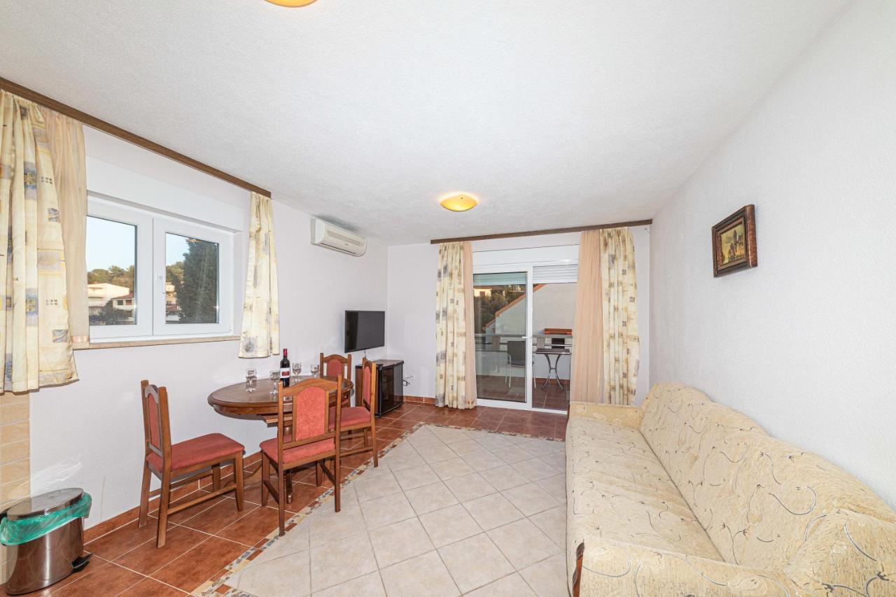 Sea View Apartments Sirena Округ-Горній Екстер'єр фото