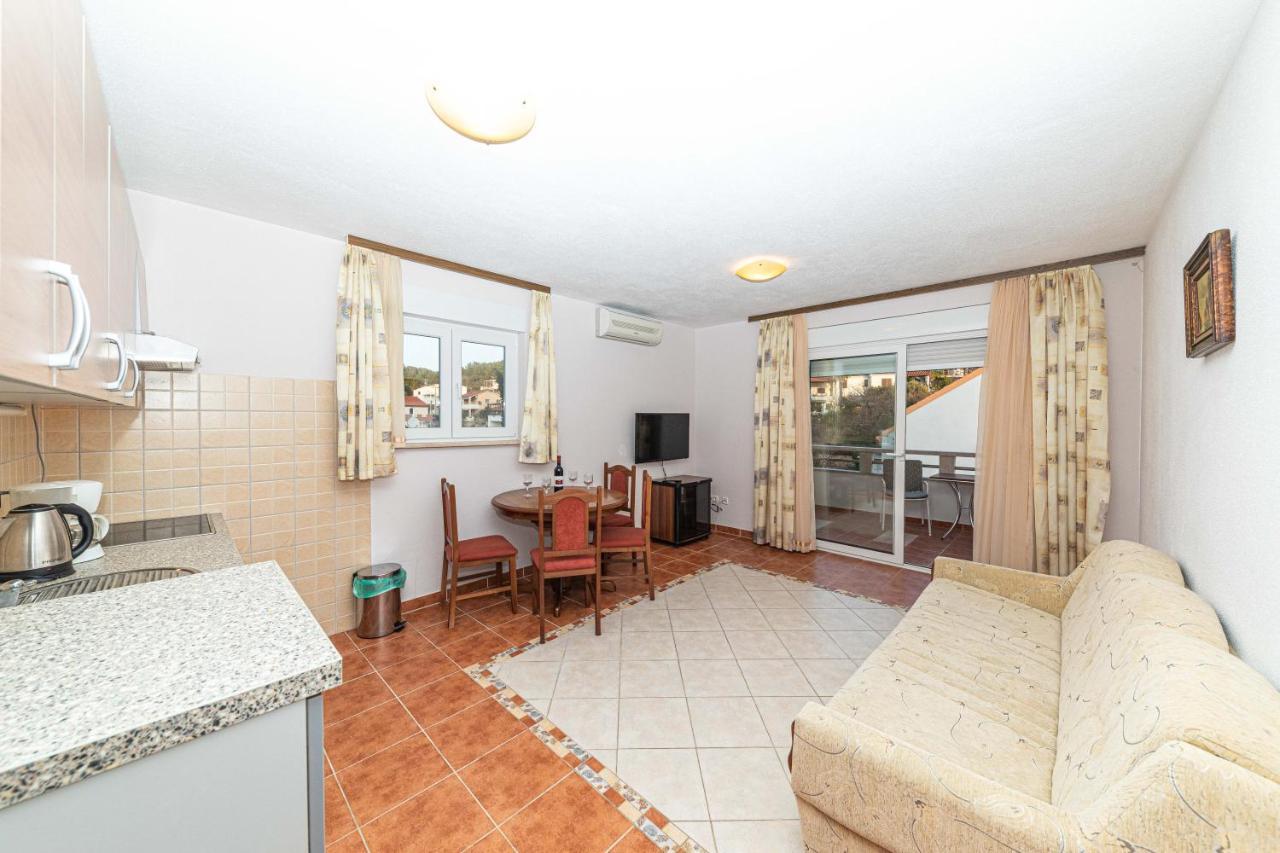 Sea View Apartments Sirena Округ-Горній Екстер'єр фото